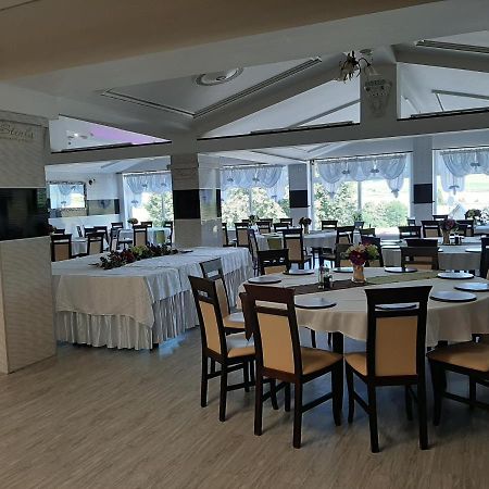 Restaurant And Pension Stenly Spissky Stvrtok Extérieur photo